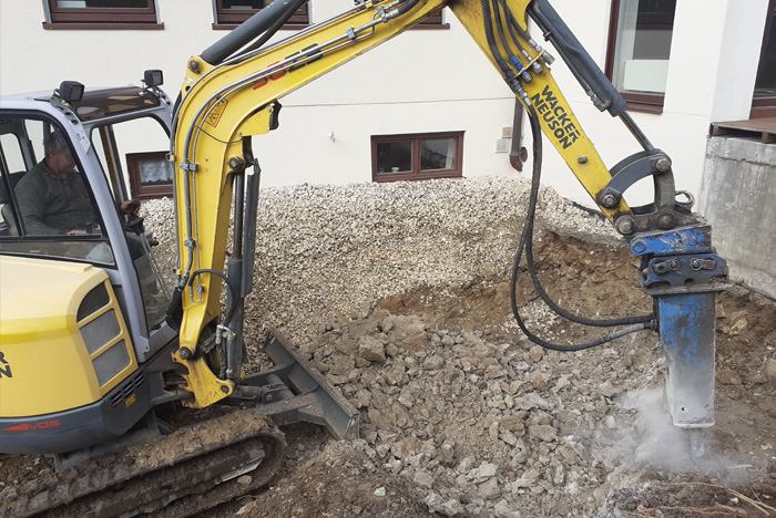 Bagger mit Fels-Meis&szlig;el